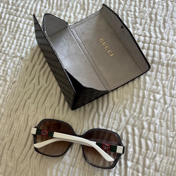 Authentic Gucci sunglasses with Gucci foldable case - Picture 10 of 14